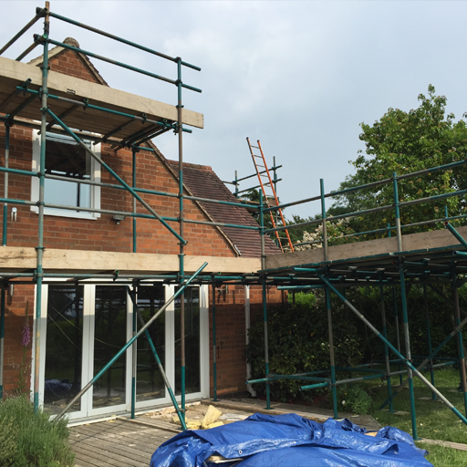 Multi-lift facade scaffold